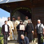 Preoţii parohiei „Sfinţii Trei Ierarhi” din Bacău prezenţi la hramul schitului Sf. Olga din Izvorul Berheciului