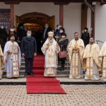 Liturghie arhierească în Parohia „Sf. Trei Ierarhi” din Bacău